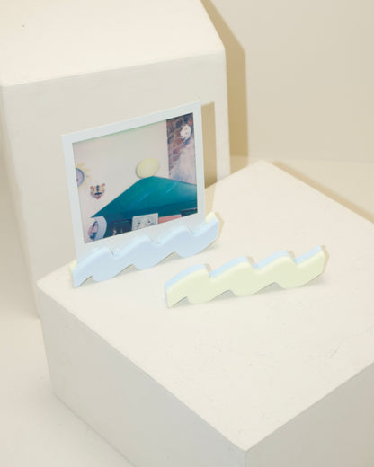 polaroid squiggle stand: color duet edition