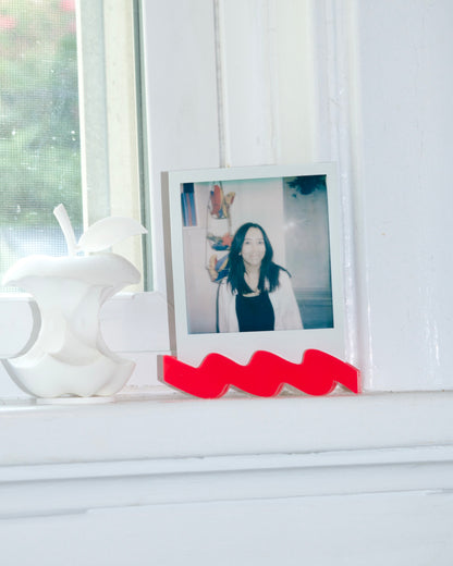 polaroid squiggle stand | hot pink