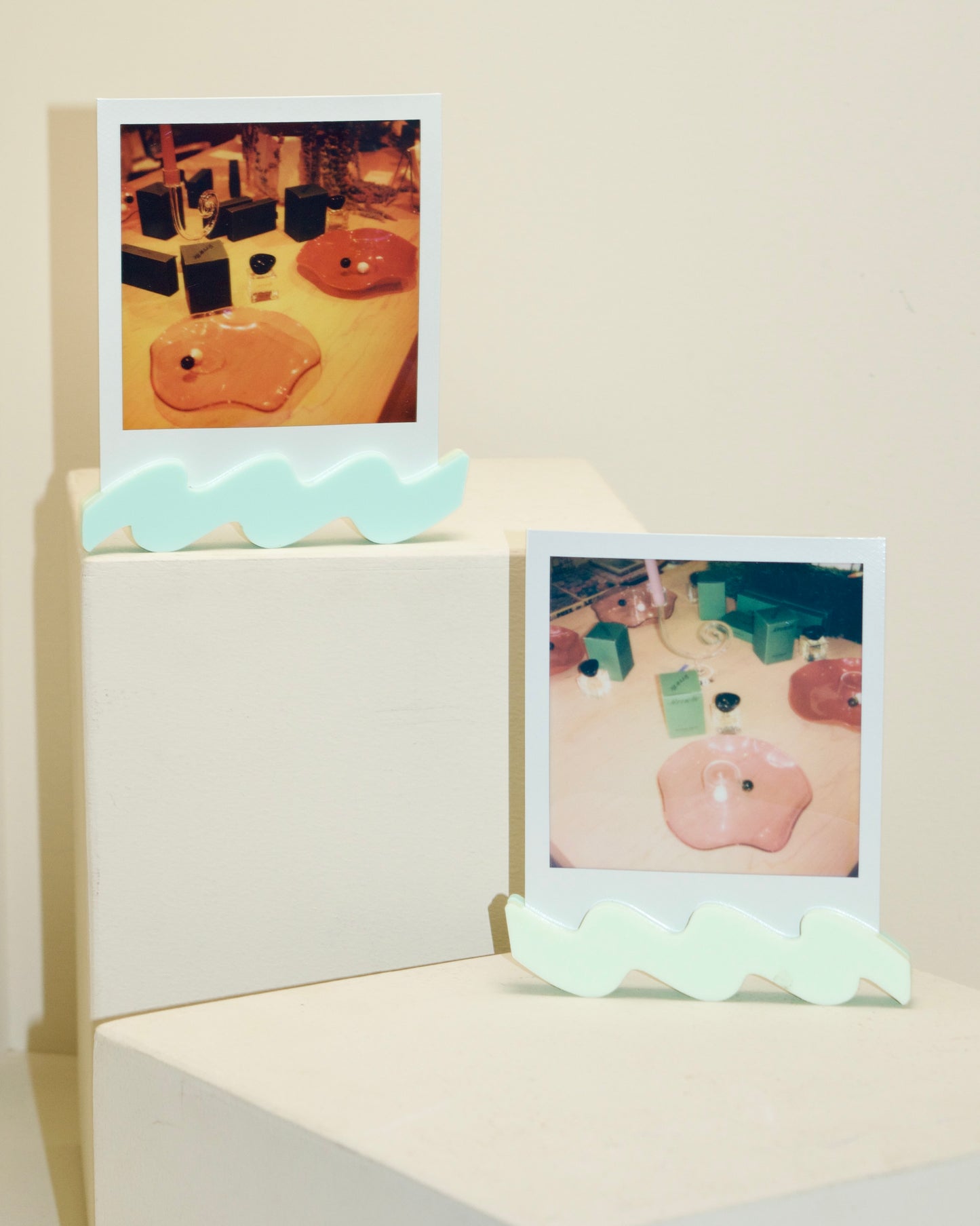 polaroid squiggle stand: color duet edition