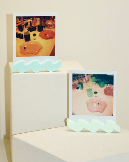 polaroid squiggle stand: color duet edition