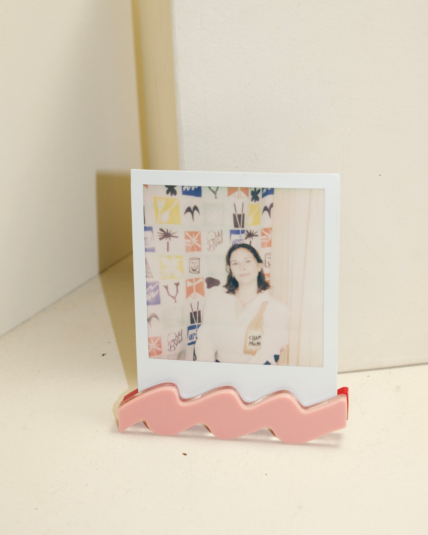 polaroid squiggle stand