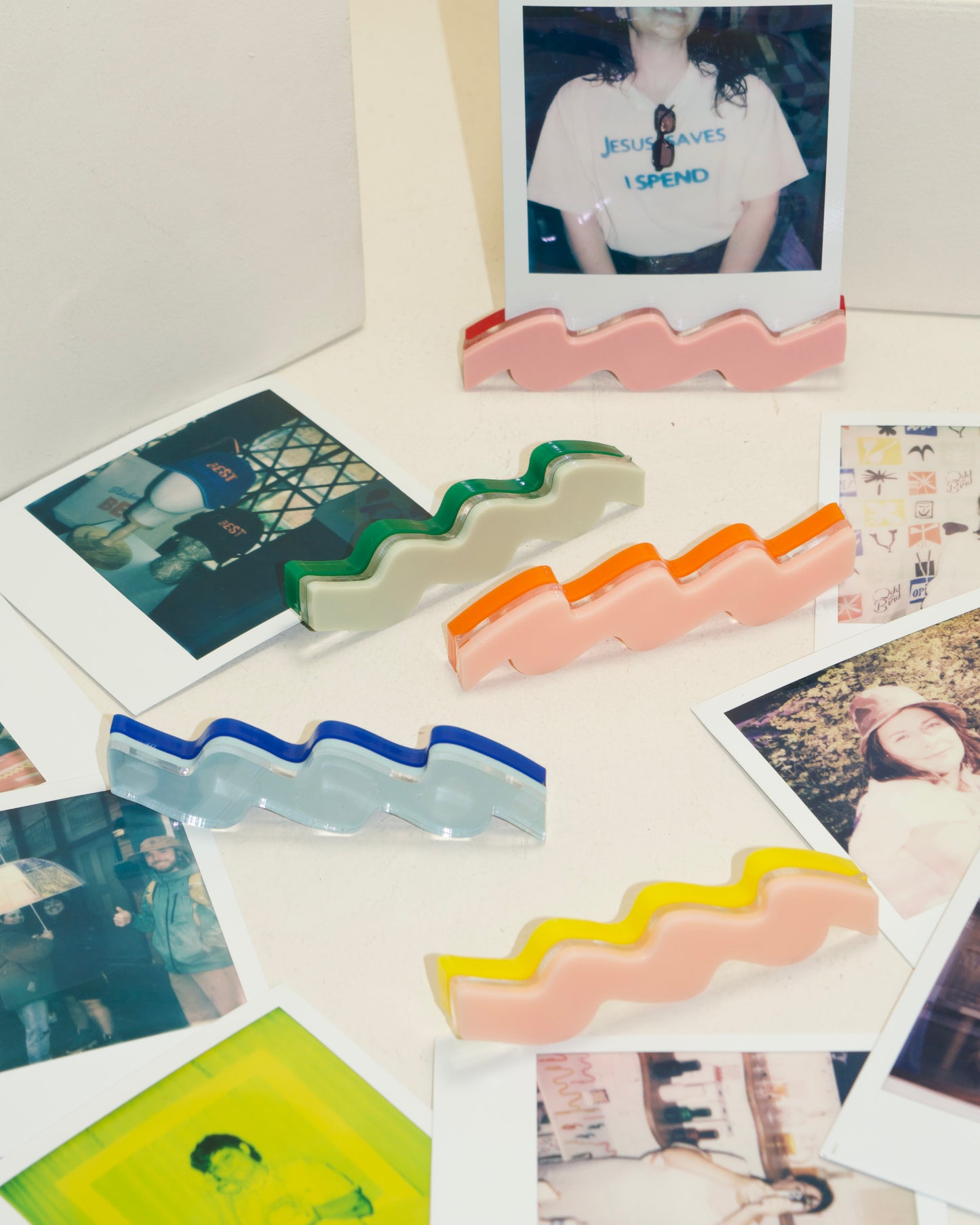 polaroid squiggle stand