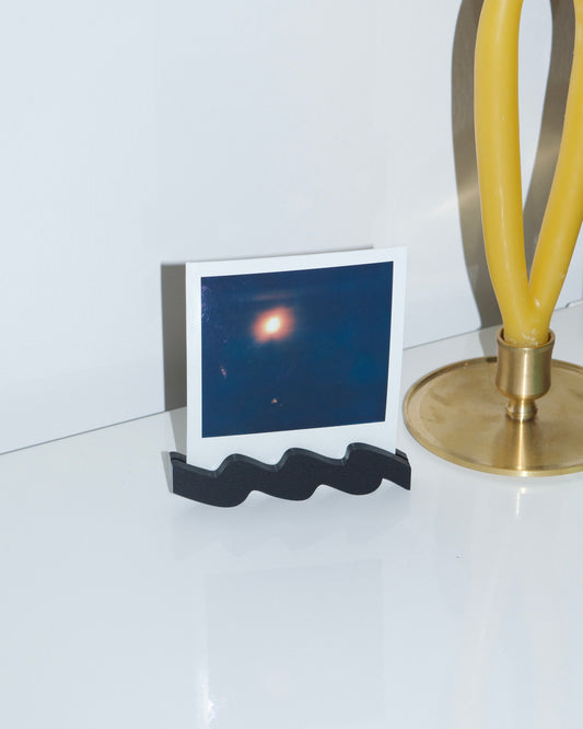 polaroid squiggle stand | matte black
