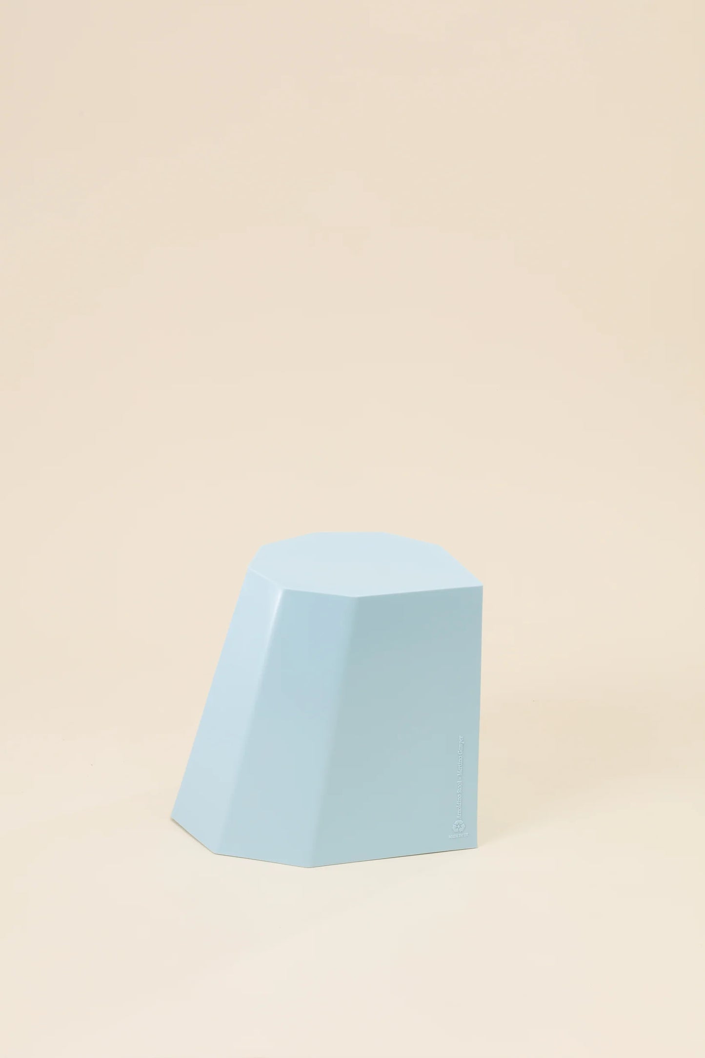 Arnoldino Stools