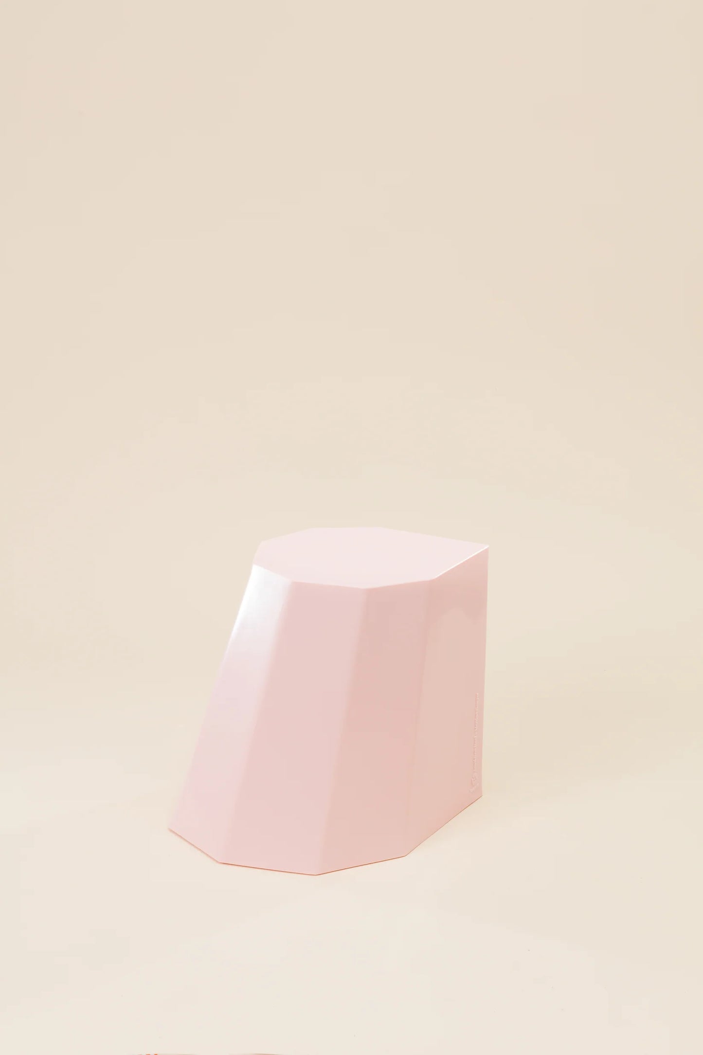 Arnoldino Stools