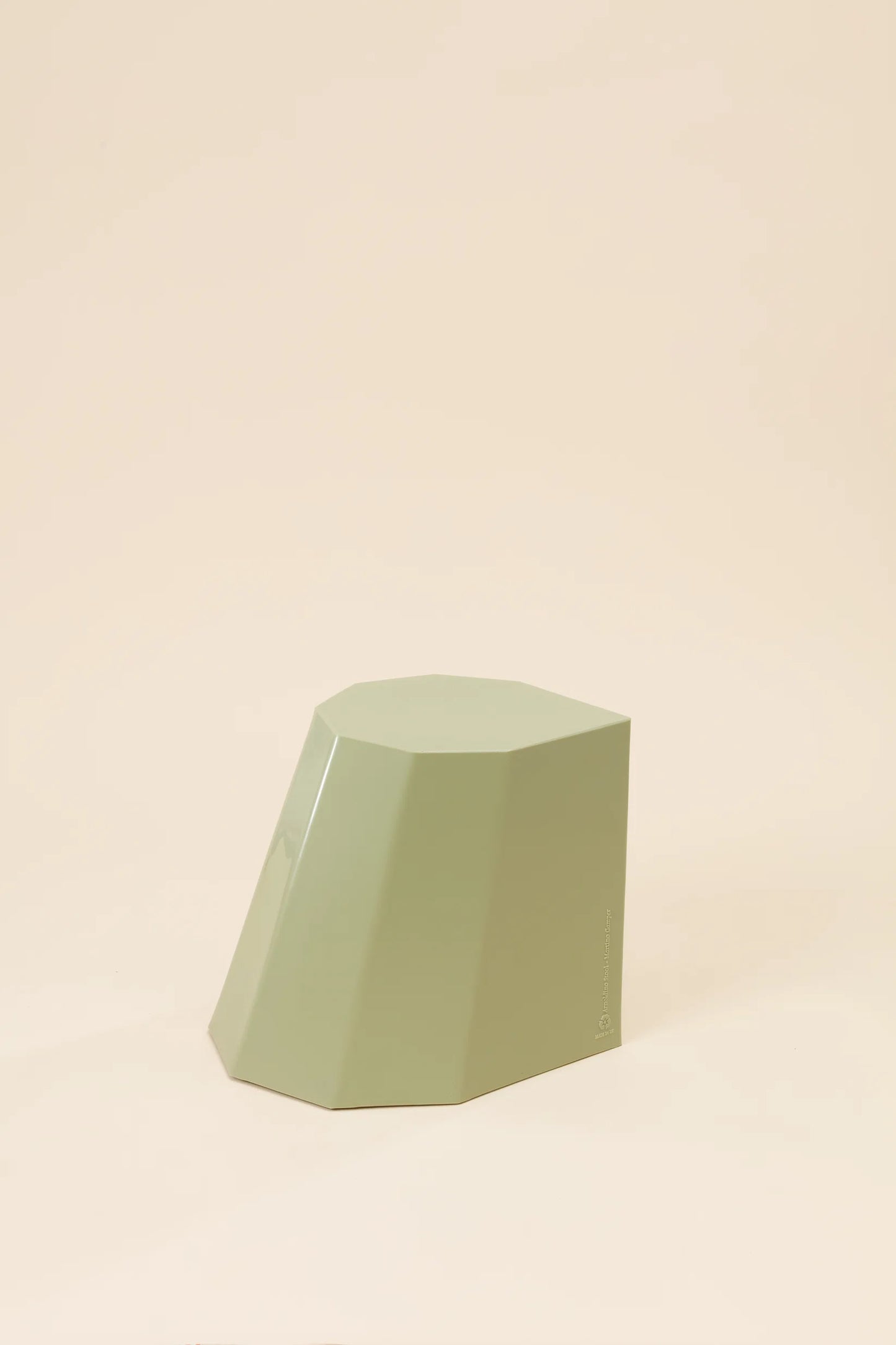 Arnoldino Stools