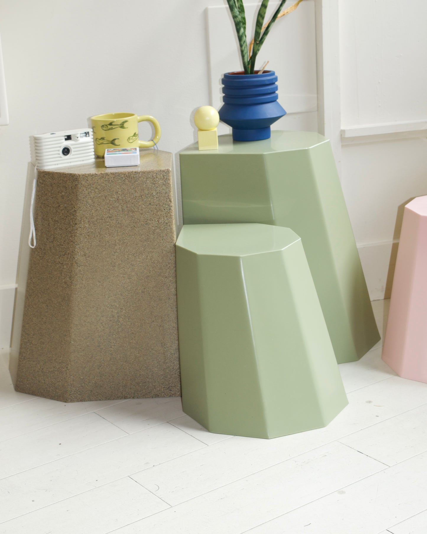 Arnoldino Stools