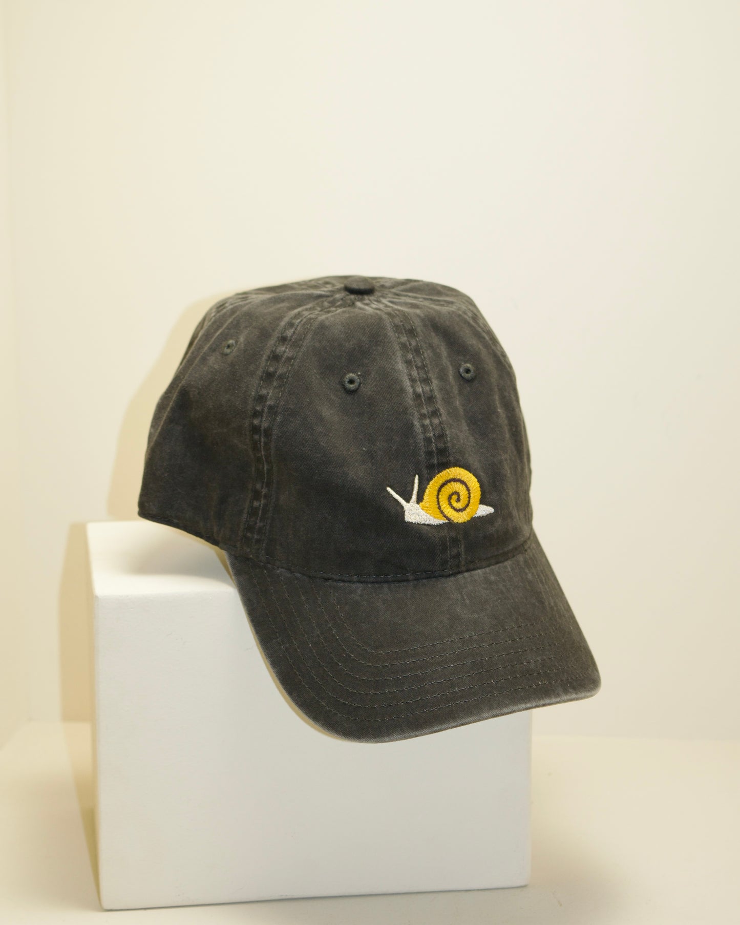 Pelikan Embroidered Snail Hat
