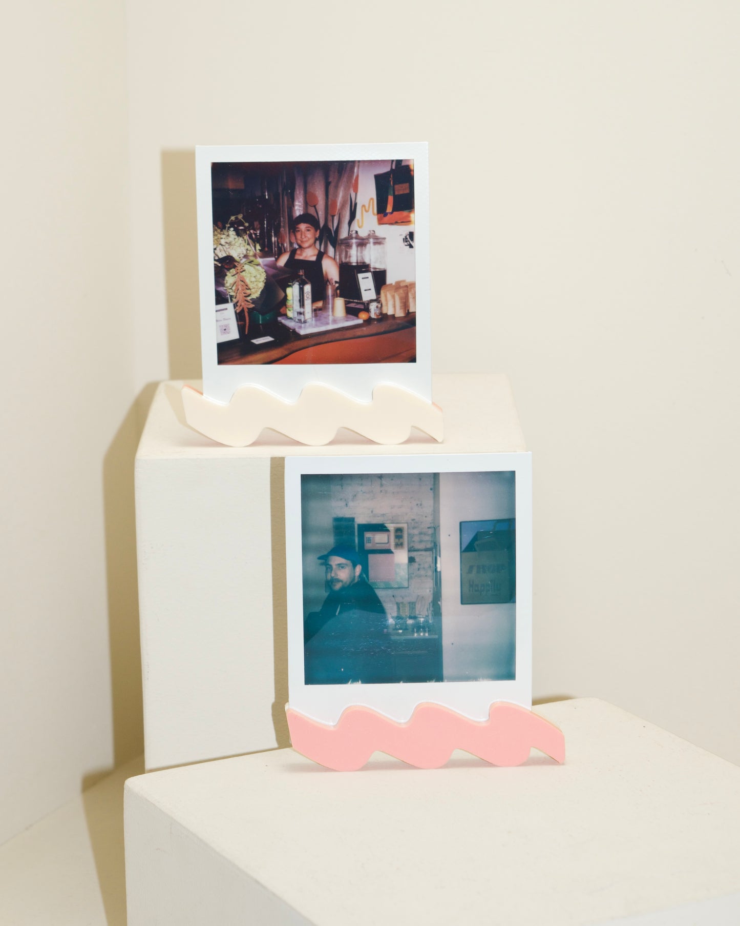 polaroid squiggle stand: color duet edition