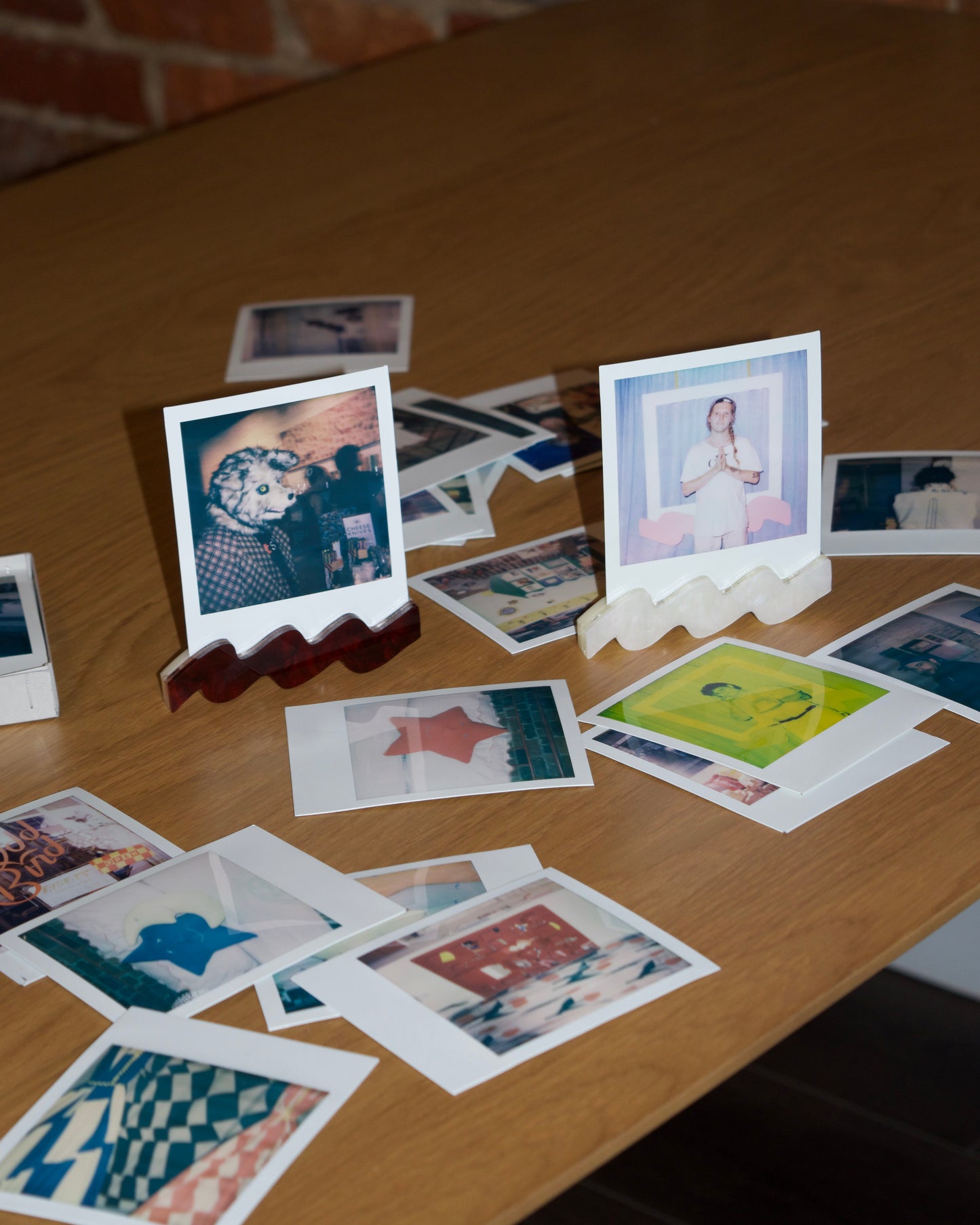 polaroid squiggle stand | special edition