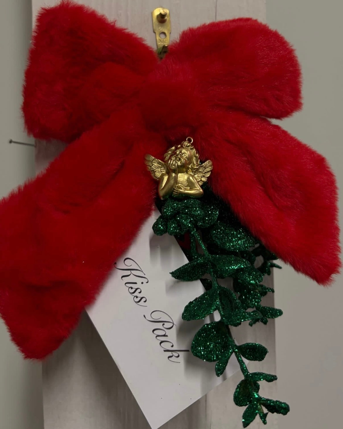 Mistletoe Kiss Packs